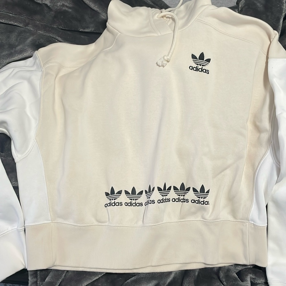 SOLD ON DEPOP Adidas cropped hoodie